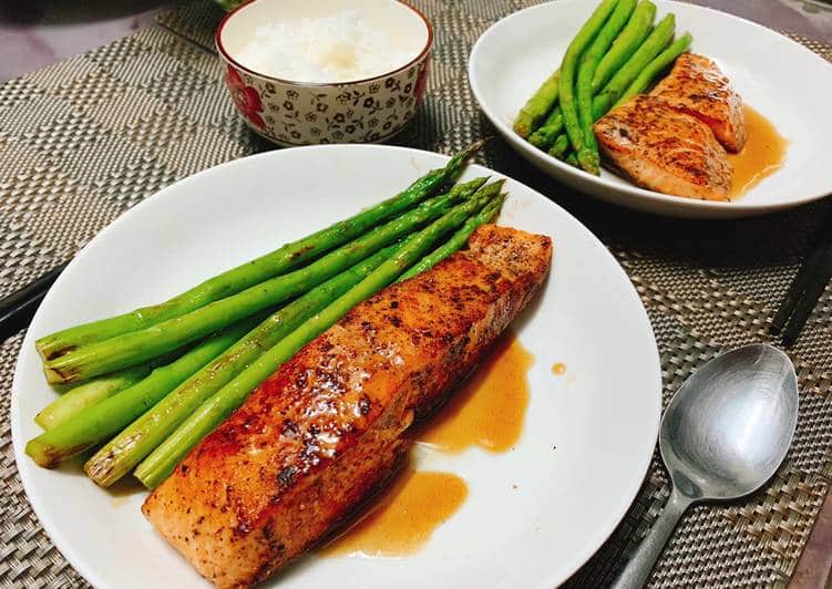 cá hồi áp chảo sốt măng tây