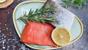 cách chọn cá hồi tươi ngon