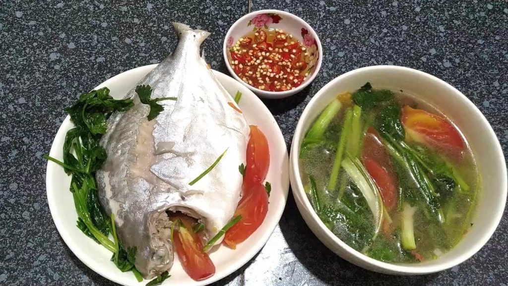 canh cá chim trắng nấu ngót