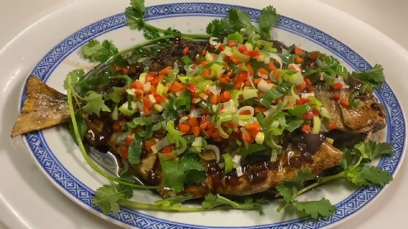 cá chim đen chiên sốt nước tương