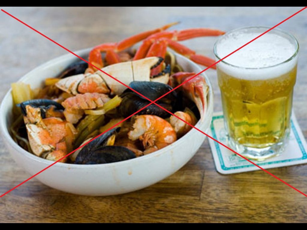 tại sao không nên uống bia khi ăn hải sản