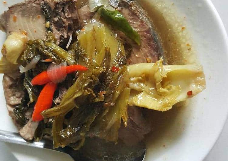 cá ngừ kho dưa cải chua