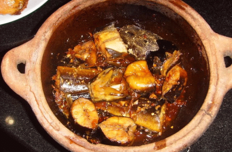 cá trê kho nghệ