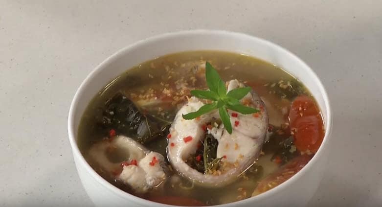 canh chua cá lóc với lá giang