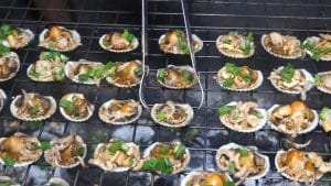 sò huyết nướng mỡ hành