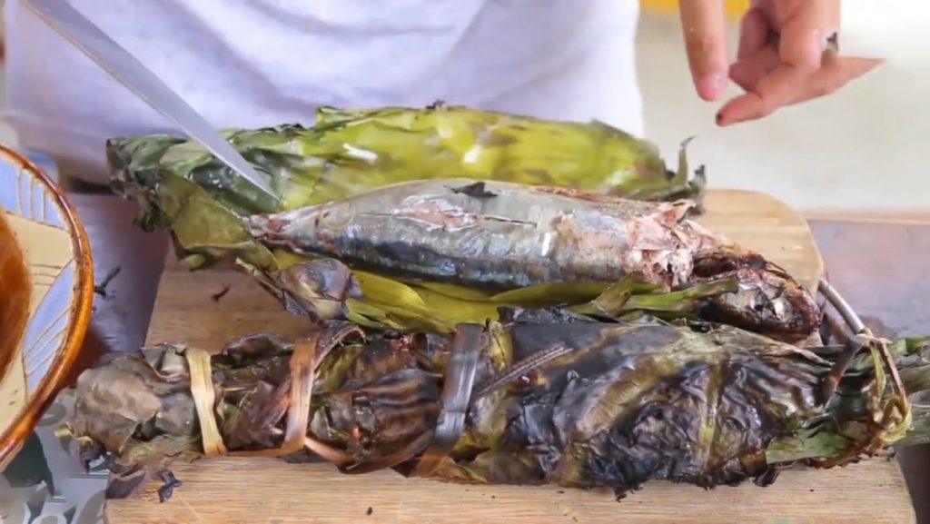 cá nục nướng lá chuối