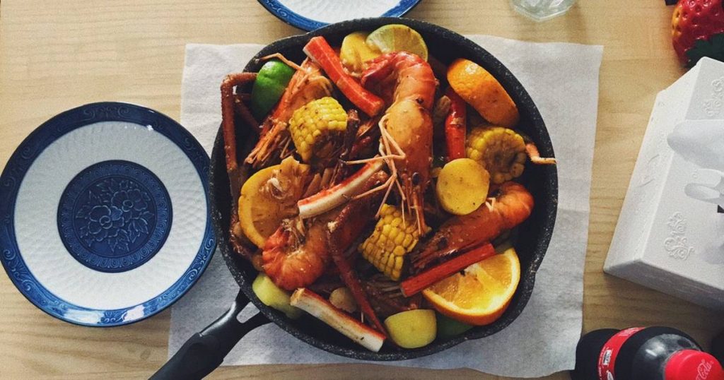 tôm càng xanh sốt cajun