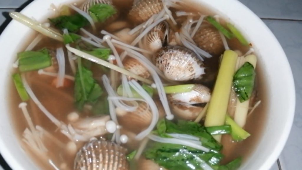 sò huyết nấu canh